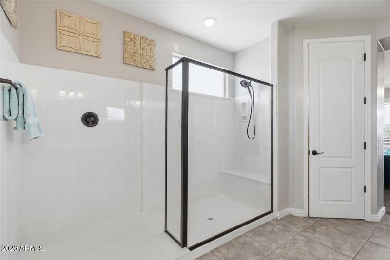 37-2486 E Lindrick Dr_RedHogMedia