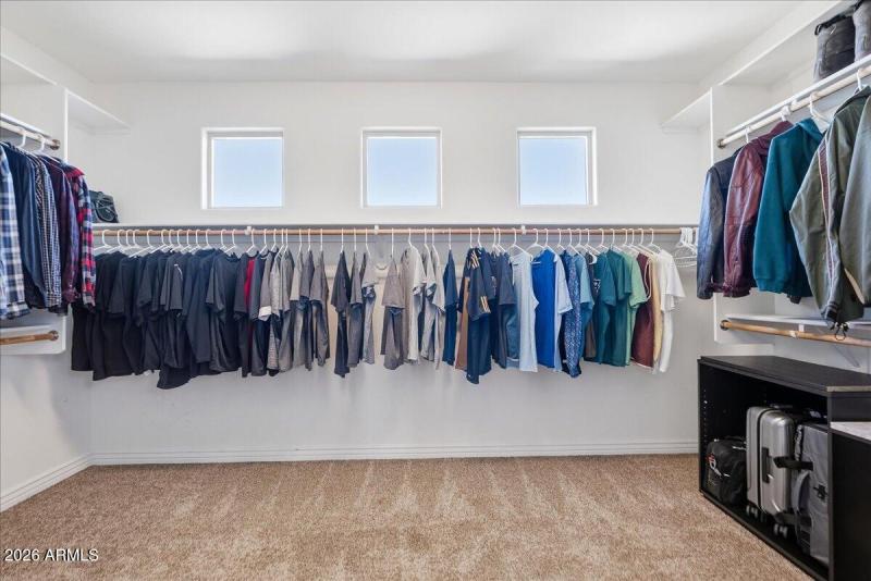 38-2486 E Lindrick Dr_RedHogMedia