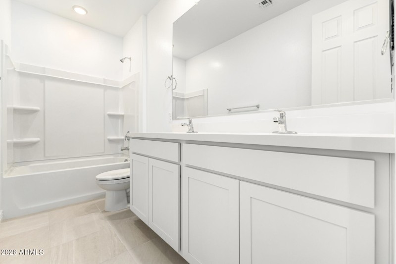 PHX_Miravida_Lot 1154_Dove_14731_Bath2