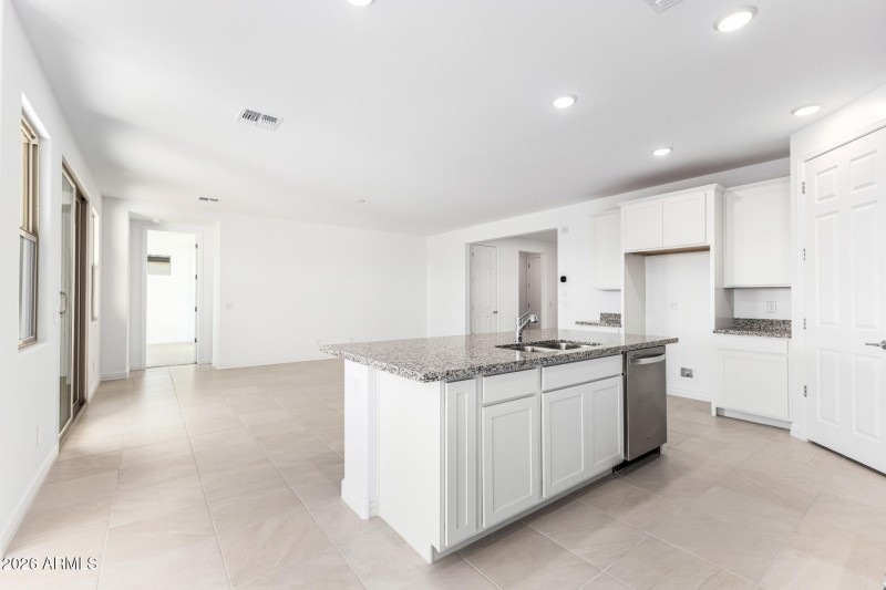 PHX_Miravida_Lot 1154_Dove_14731_Kitchen