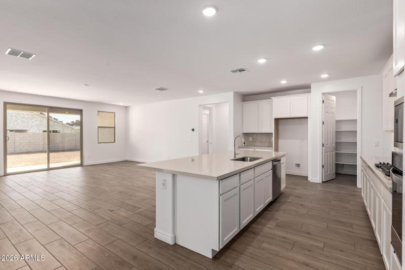 PHX_Miravida_Lot 1042_Blush_14789_Kitche