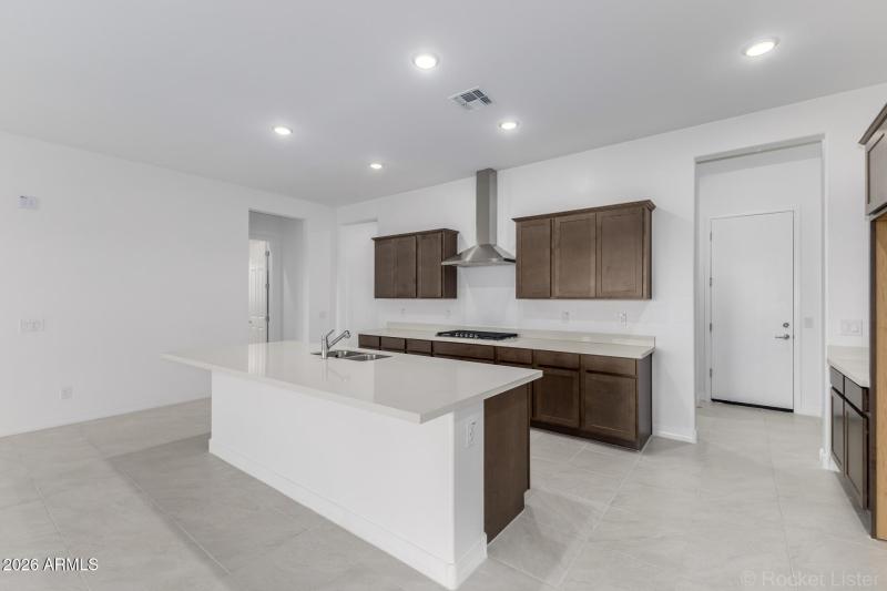 PHX_TV_Lot 2005_Currant_17408_Kitchen (3