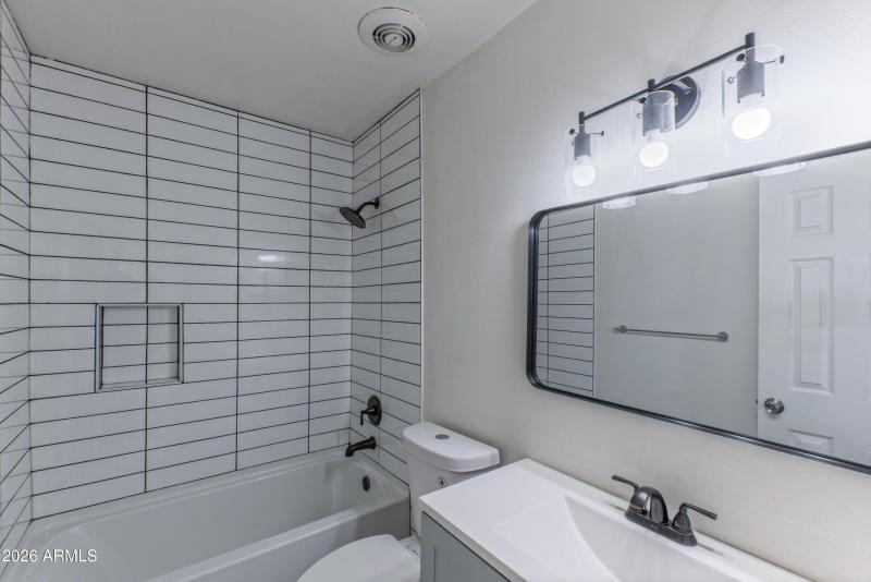 1031_e_fairmount_ave_16