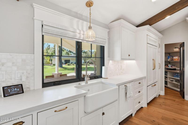 Kitchen & Walk-in Pantry