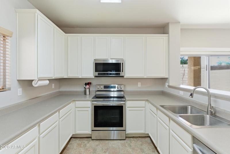 Kitchen_9498 N 82nd Gln