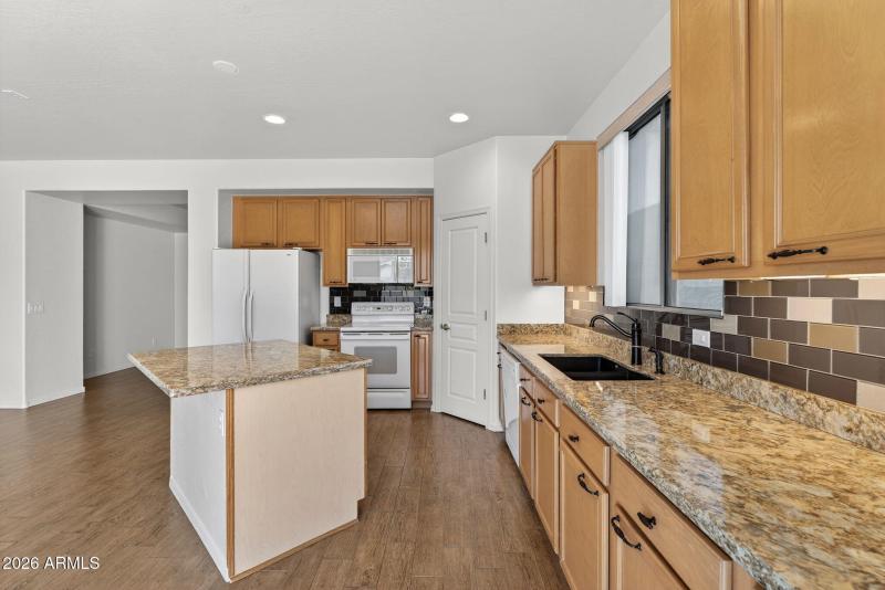 11-web-or-mls-15W Bloomfield Rd