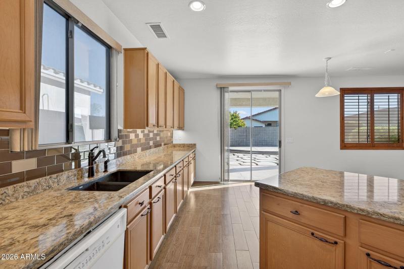 15-web-or-mls-18W Bloomfield Rd