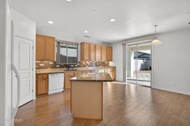 16-web-or-mls-17W Bloomfield Rd