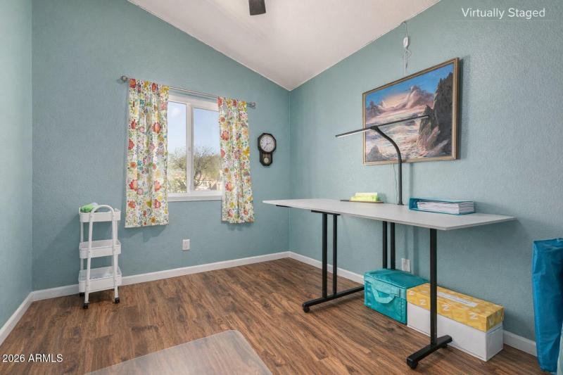 3rd bedroom virutally decluttered