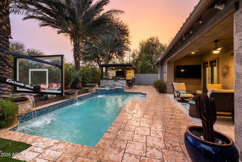 7-web-or-mls-260309-2445-W-Wildhorse-Dr-