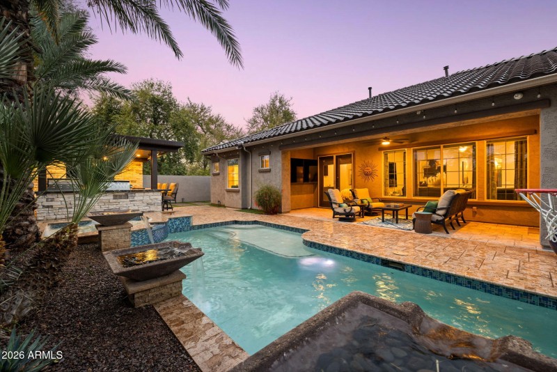 13-web-or-mls-260309-2445-W-Wildhorse-Dr