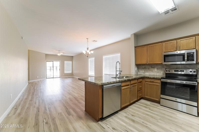 1006860.754 E DRIFTER PL - Kitchen