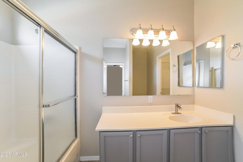 1006860.754 E DRIFTER PL - Main Bathroom