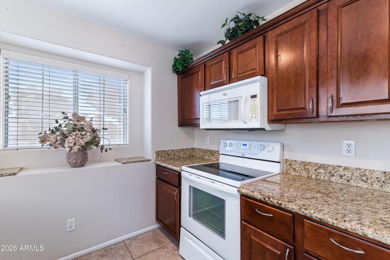 13_4104 w fallen leaf ln-13