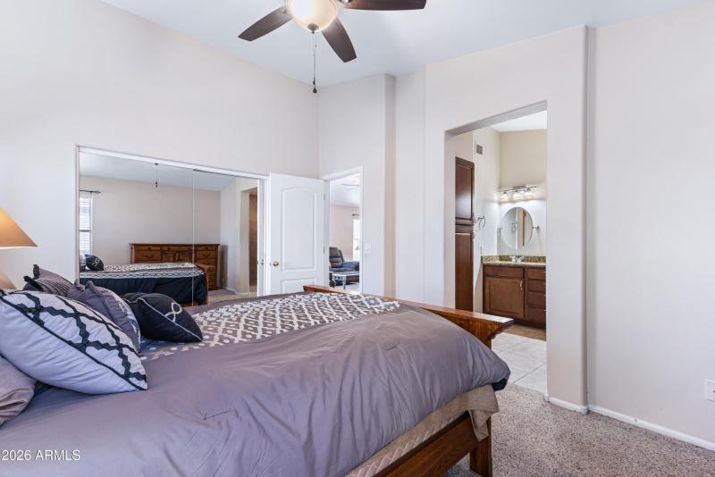 19_4104 w fallen leaf ln-19