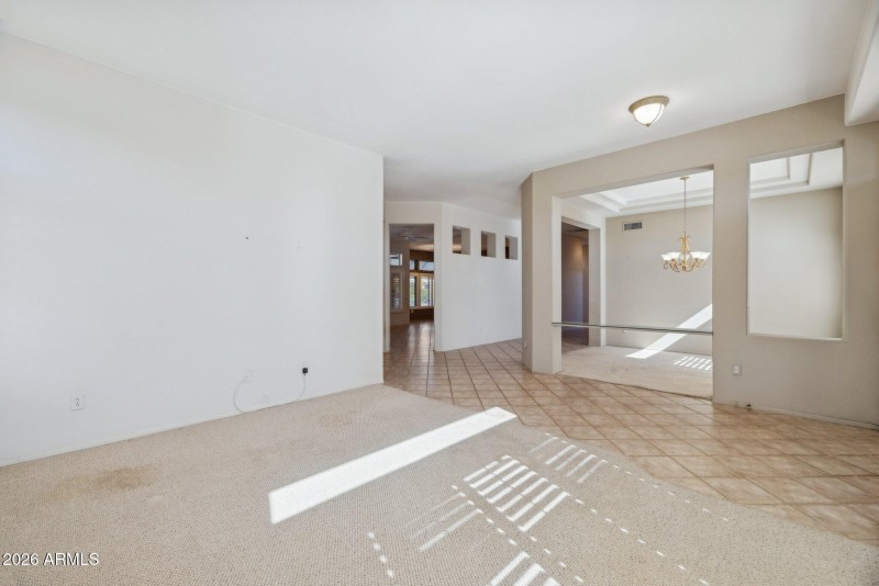 9-web-or-mls-22108-n-veterans-dr