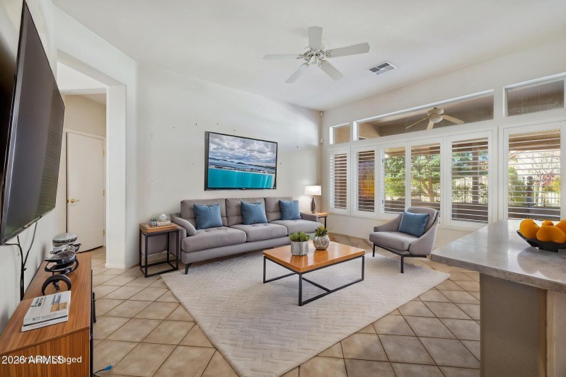 14-web-or-mls-22108-n-veterans-dr