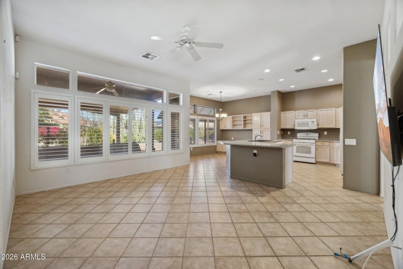 15-web-or-mls-22108-n-veterans-dr