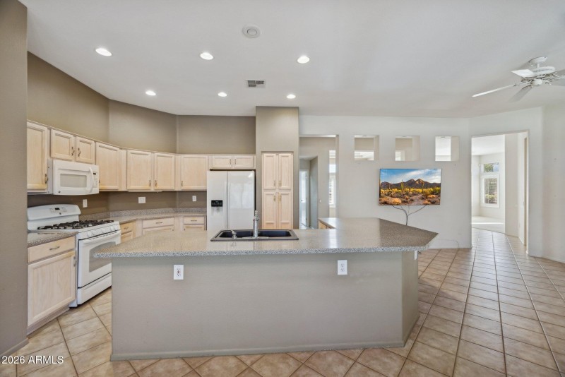 22-web-or-mls-22108-n-veterans-dr