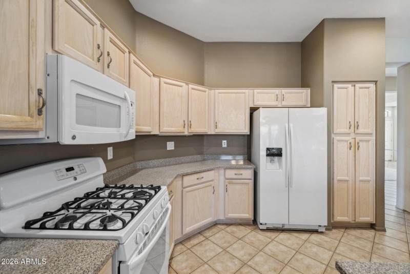 25-web-or-mls-22108-n-veterans-dr