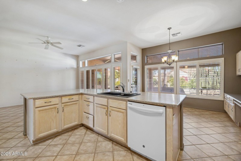 26-web-or-mls-22108-n-veterans-dr