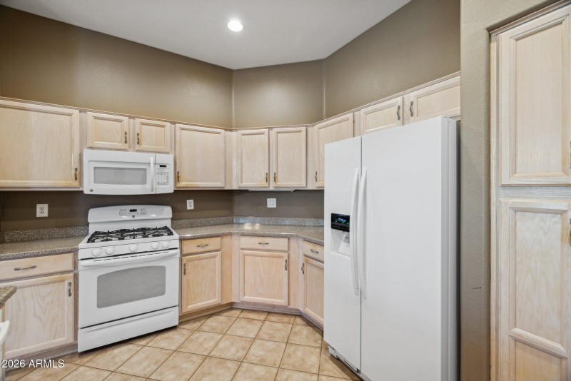 27-web-or-mls-22108-n-veterans-dr