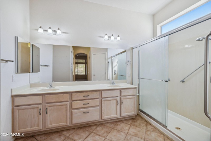 36-web-or-mls-22108-n-veterans-dr