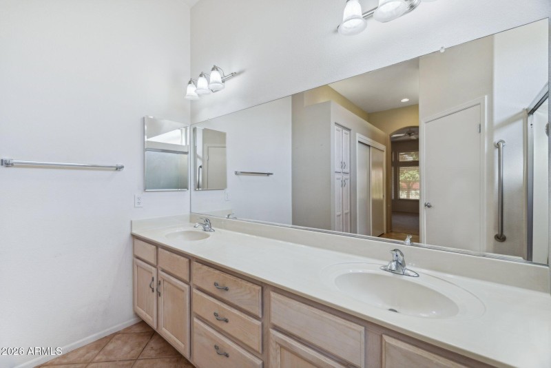 38-web-or-mls-22108-n-veterans-dr