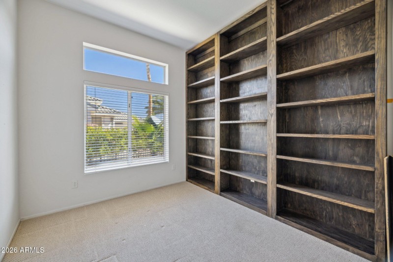 39-web-or-mls-22108-n-veterans-dr