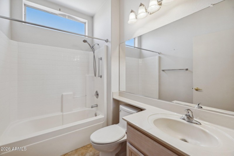 48-web-or-mls-22108-n-veterans-dr