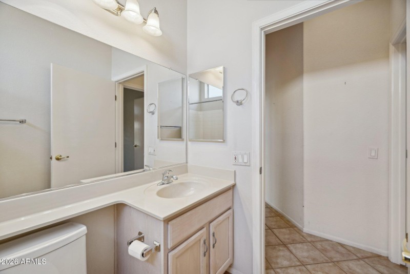 49-web-or-mls-22108-n-veterans-dr