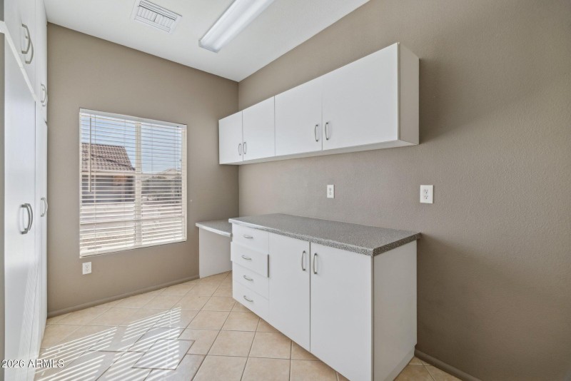 54-web-or-mls-22108-n-veterans-dr