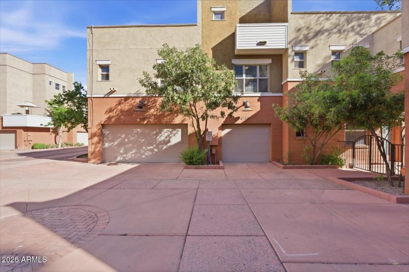 637 S ROOSEVELT Street