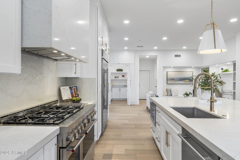 48 " Gas Range & Walk In Pantry