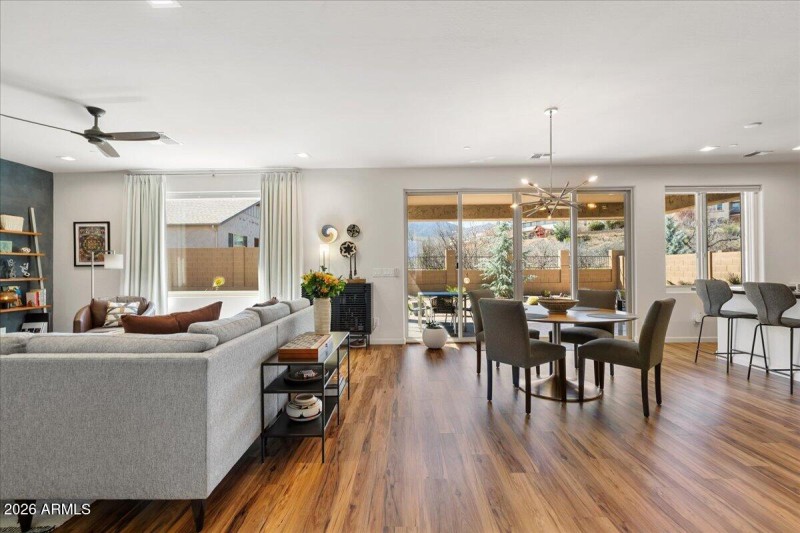 06-Living Room & Dining