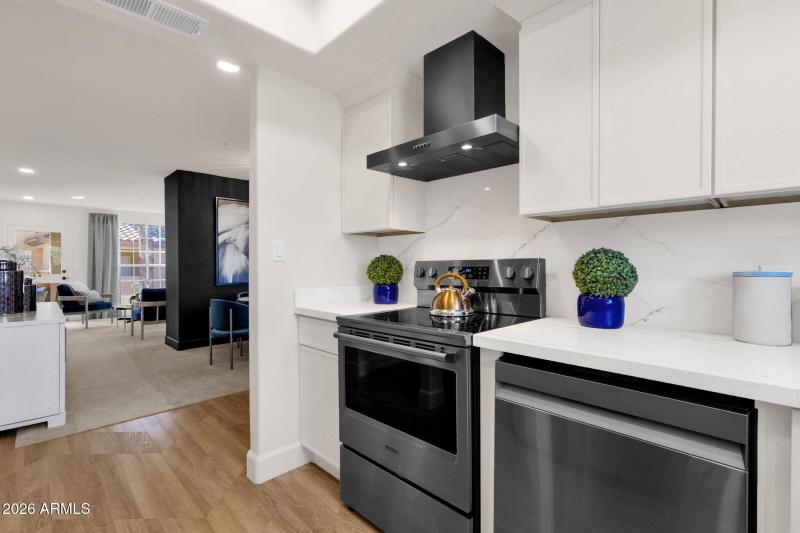 11-web-or-mls-10101-n-arabian-trail