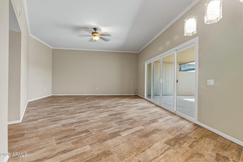 23-web-or-mls-13810 N 111th Ave--22