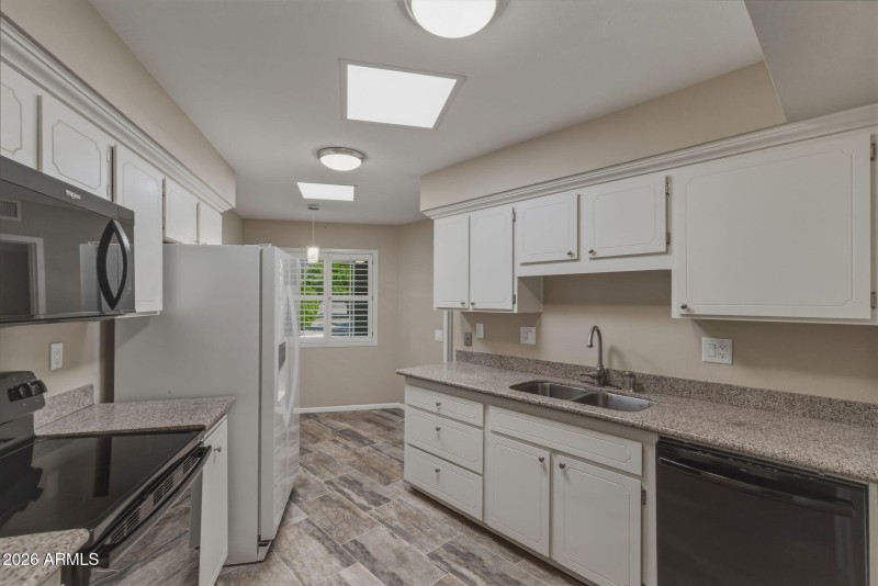 24-web-or-mls-13810 N 111th Ave--27