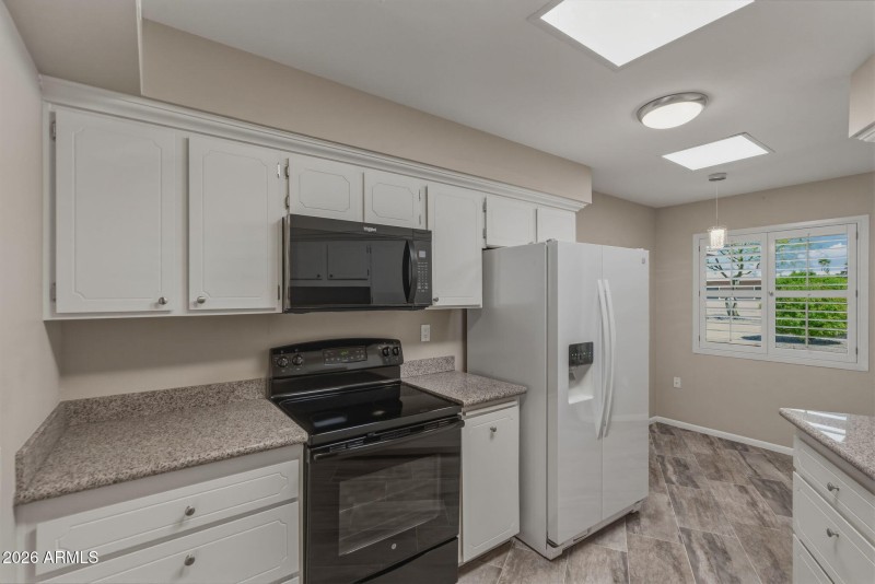 25-web-or-mls-13810 N 111th Ave--26