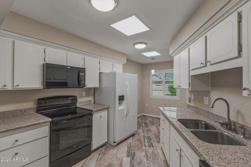 26-web-or-mls-13810 N 111th Ave--25