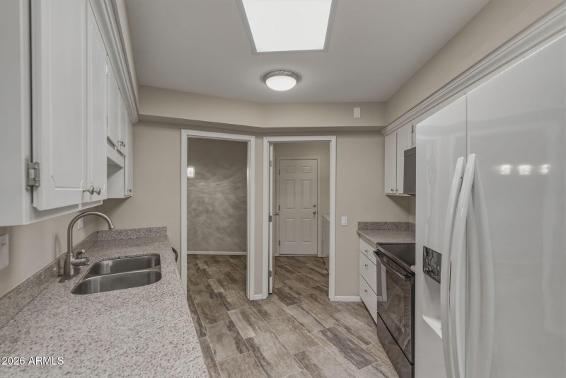 27-web-or-mls-13810 N 111th Ave--32