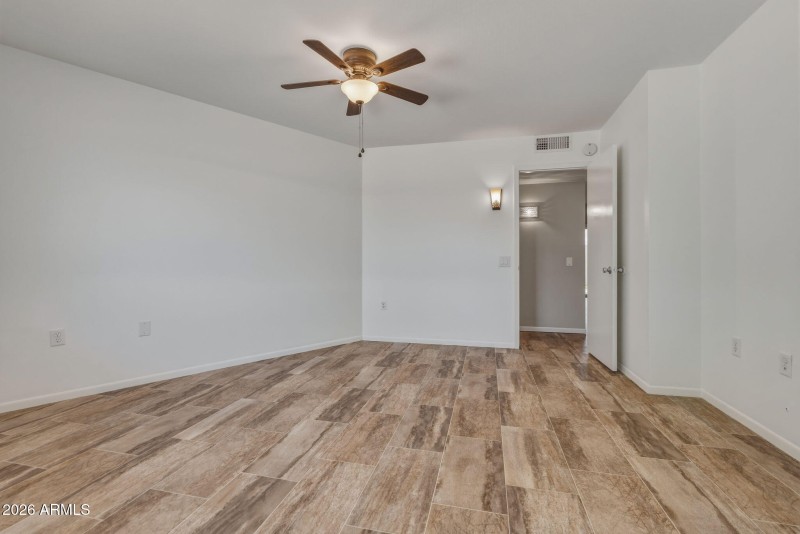 42-web-or-mls-13810 N 111th Ave--35