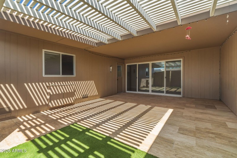 53-web-or-mls-13810 N 111th Ave--16