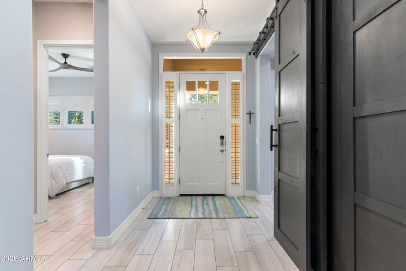 29_20942 w college drive-29