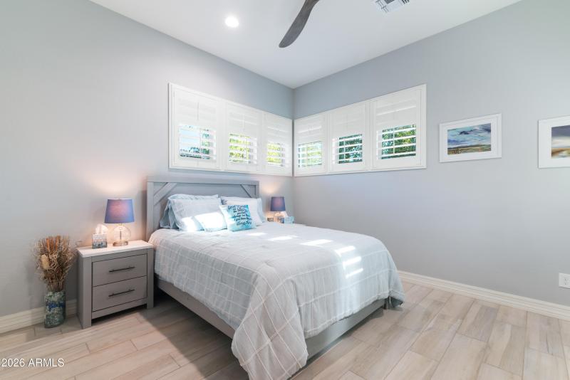 36_20942 w college drive-36