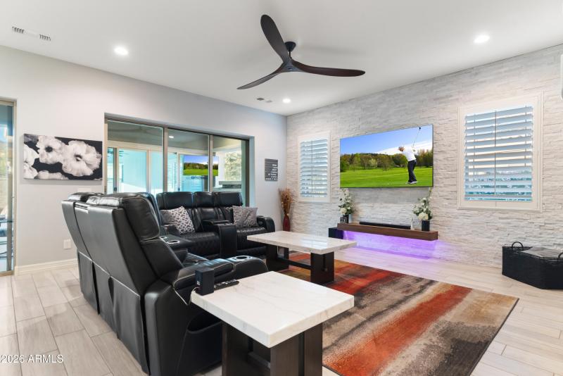 39_20942 w college drive-39