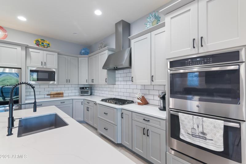 45_20942 w college drive-45