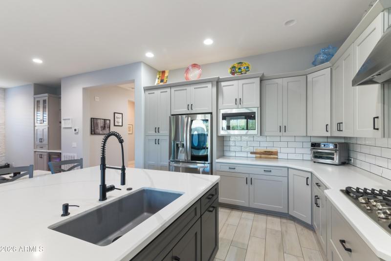 48_20942 w college drive-48