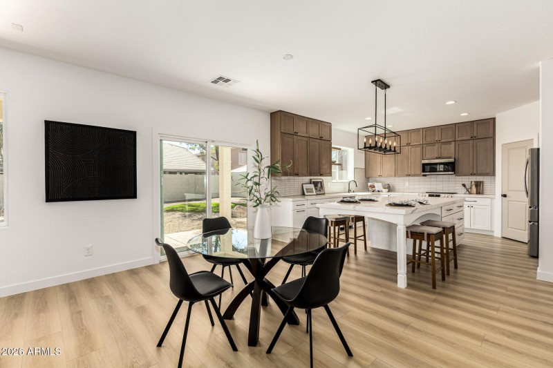 Kitchen/Breakfast Nook