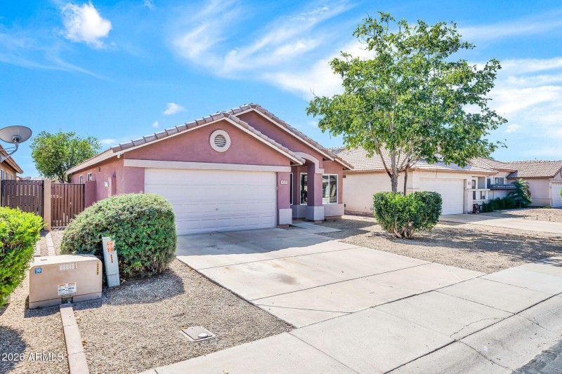 Front elevation - 8539 W Paradise Dr